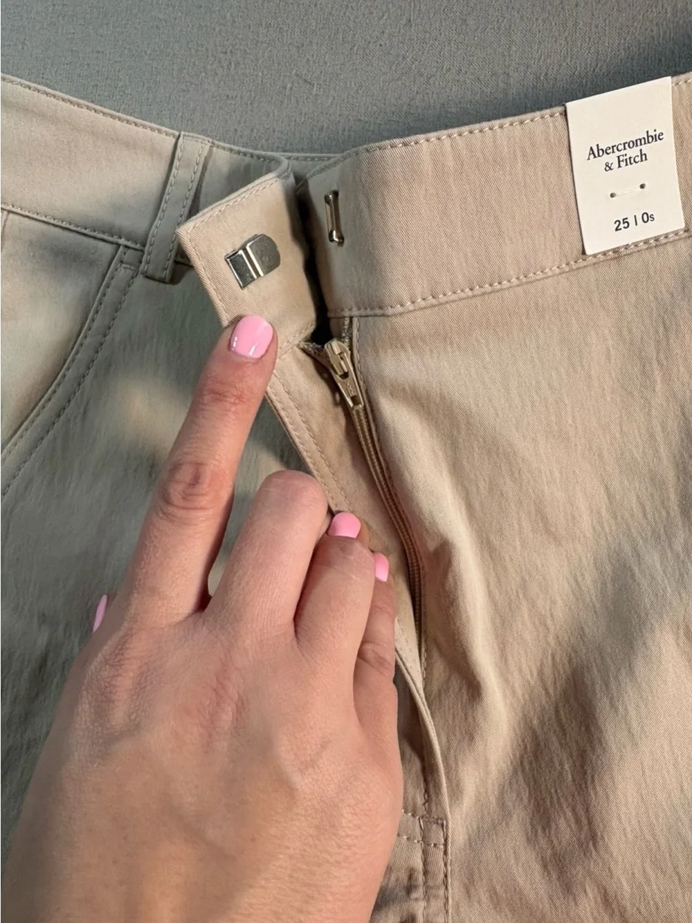 Abercrombie and Fitch Barrel Khaki NWT Pant Size 25 Streetwear Casual - Picture 3 of 9